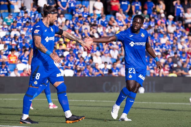 Getafe vs. Celta de Vigo, La Liga EA Sports: Djene Dakonam and Nemanja Gudelj of Getafe shake hands during the La Liga EA Sports match between Getafe and Celta de Vigo at Estadio Coliseum on September 7, 2026, in Getafe, Madrid, Spain Getafe Estadio Coliseum Madrid Spain Copyright: xAlejandroxMatiasxAcostax