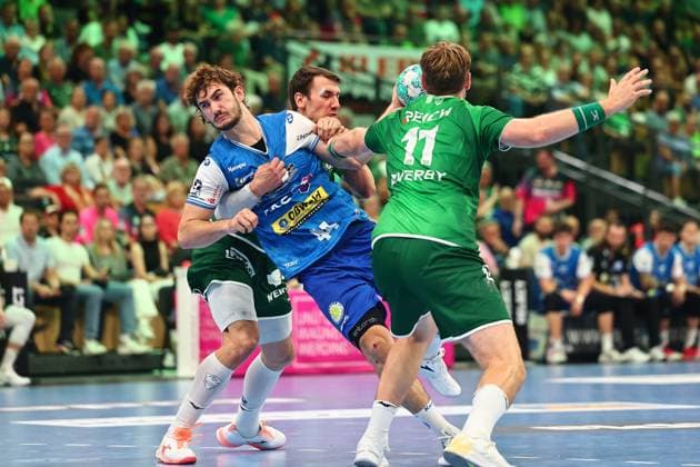 Stephan Seitz of ThSV Eisenach takes a shot while battling Jona Schoch of HSG Wetzlar, GER; HSG Wetzlar vs. ThSV Eisenach, Handball, Opel Handball Bundesliga, Matchday 3, 2026–2027 season, September 7, 2026, GER, HSG Wetzlar vs. ThSV Eisenach, Handball, Opel Handball Bundesliga, Matchday 3, 2026–2027 season, September 7, 2026, Wetzlar Copyright: xEibner-Pressefoto RenexWeissx EP_RWS