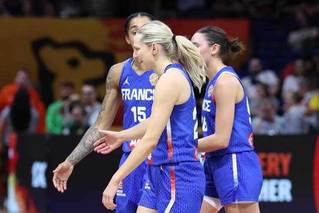 French™ Marine Johannes and French™ Gabby Williams pictured during a basketball game between Nigeria and France, game 3 of the group phase at the FIBA Women s Basketball World Cup, on Monday 7 September 2026, in Berlin, Germany. The FIBA Women s Basketball World Cup takes place in Berlin from 4 to 23 September 2026. VIRGINIExLEFOUR  x185564229x