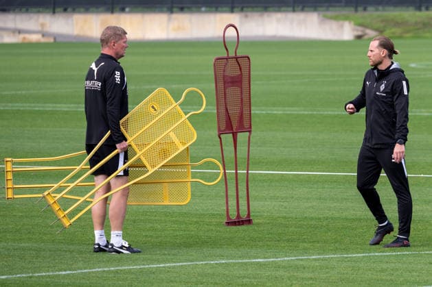 Markus Gellhaus (Borussia Moenchengladbach, Co-Trainer) und Eugen Polanski (Borussia Moenchengladbach, Trainer) im Gespraech. Oeffentliches Training Borussia Moenchengladbach, Fussball, Bundesliga, Saison 2026 2027, 08.09.2026 oeffentliches Training Borussia Moenchengladbach, Fussball, Bundesliga, Saison 2026 2027, 08.09.2026 Moenchengladbach *** Markus Gellhaus of Borussia Mönchengladbach, assistant coach, and Eugen Polanski of Borussia Mönchengladbach, head coach, in conversation. Public training session for Borussia Mönchengladbach, soccer, Bundesliga, 2026–2027 season, September 8, 2026, Borussia Mönchengladbach public training session, soccer, Bundesliga, 2026–2027 season, September 8, 2026, Mönchengladbach Copyright: xEibner-Pressefoto ThomasxHaeslerx EP_THR