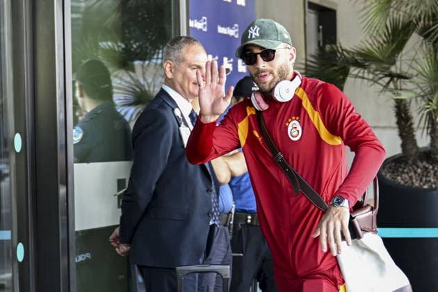 Galatasaray departs Istanbul for UEFA Champions League match against Sporting Lisbon ISTANBUL, TURKIYE - SEPTEMBER 8: Baris Alper Yilmaz of Galatasaray arrives General Aviation Terminal at Istanbul Airport to depart Lisbon for UEFA Champions League match against Sporting Lisbon on September 8, 2026 in Istanbul, Turkiye. Fatma Nur Arslan Anadolu Istanbul Turkey. Editorial use only. Please get in touch for any other usage.  Copyright: x2026xAnadoluxFatmaxNurxArslanx