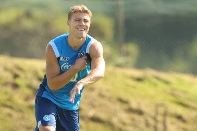 SSC Napoli Training Session Rasmus Hojlund of Napoli during a training session ahead of the UEFA Champions League 2026 27 at the Napoli training center in Castel Volturno, Italy, on September 8, 2026. Castel Volturno Napoli Italy  Copyright: xCiroxDexLucax originalFilename:deluca-sscnapol260908_npwXe.jpg