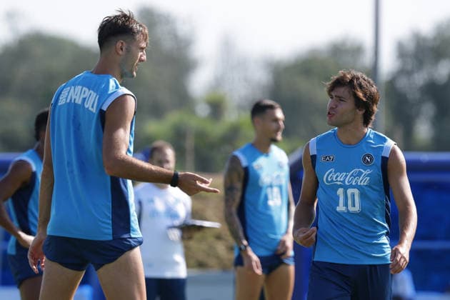 Napoli™s Antonio Vergara, Napoli™s Lorenzo Lucca During training at the SSC Napoli sports center, Champions League Napoli - Arsenal Castel Volturno (CE) on September 08 , 2026  Copyright: xAlessandroxGarofalo LaPressex