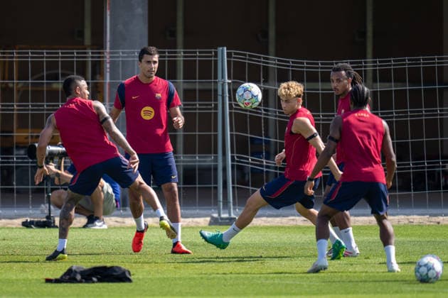 Spain-UEFA Champions League Media Day FC Barcelona, Barca v Feyenoord in Barcelona, Spain. UEFA Champions League media day. FC Barcelona players during a training session ahead of the UEFA Champions League match between FC Barcelona and Feyenoord Rotterdam in Ciutat Esportiva Joan Gamper, Barcelona, Spain, on September 8, 2026. Barcelona Ciutat Esportiva Joan Gamper Barcelona Spain