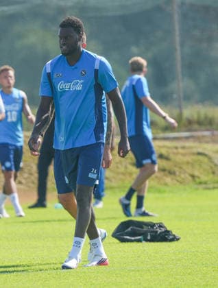 Allenamento SSC Napoli a Castelvolturno Benoit Badiashile of SSC Napoli Durante l™allenamento pre partita Champions League tra Napoli ed Arsenal a Castelvolturno del 08 09 2026 Castelvolturno Centro Sportivo SSC Napoli Campania ITALIA Copyright: xSalvatorexDexRosaxSalvatorexDexRosax DSC02787