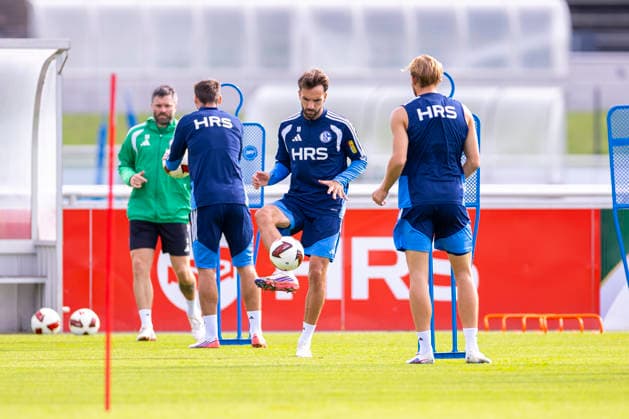 08.09.2026, Fussball, Training des FC Schalke 04. Kenan Karaman (FC Schalke 04). Gelsenkirchen Trainingsgelände FC Schalke 04 NRW Deutschland xRHR-FOTO YYx *** September 8, 2026, Soccer, FC Schalke 04 practice, Kenan Karaman, FC Schalke 04, Gelsenkirchen, FC Schalke 04 training facility, North Rhine-Westphalia, Germany, xRHR, PHOTO YYx Copyright: RHR-FOTOx RHR-FOTO YY
