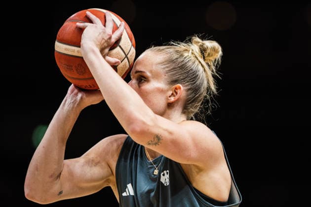 FIBA Women’s Basketball World Cup 2026 Germany Training Session, September 8, 2026 Leonie Fiebich Germany, No. 13 with the ball in front of her face, basketball, FIBA Women’s Basketball World Cup 2026, Final Phase, Germany training on September 8, 2026, at the Uber Arena, Berlin Copyright: xBEAUTIFULxSPORTS Tonhäuserx
