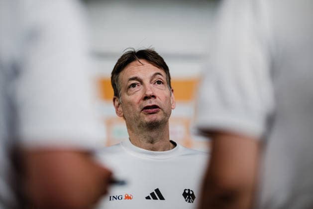 FIBA Women’s Basketball World Cup 2026 Germany Training Session, September 8, 2026: Olaf Lange, Germany’s head coach, answers questions in the mixed zone. Basketball, FIBA Women’s Basketball World Cup 2026, Final Phase, Germany Training on September 8, 2026, at the Uber Arena, Berlin Copyright: xBEAUTIFULxSPORTS Tonhäuserx