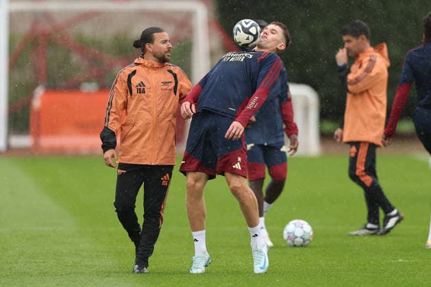 Arsenal Training, Champions League Viktor Gyokeres of Arsenal chests the ball alongside Hussein Isa, First Team Coach of Arsenal during the Arsenal Training session ahead of the UEFA Champions League Round 1 match v Napoli, at the Arsenal FC Training Centre, London Colney, England on 8 September 2026 Credit: Tiego Grenho Every Second Media Editorial use only. All images are copyright Every Second Media Limited. No images may be reproduced without prior permission. Copyright: xIMAGO EveryxSecondxMediax ESM-2149-0024 TiegoxGrenhox xEveryxSecondxMediax
