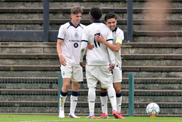 260908 Youth League Club Brugge vs Aston Villa Utku Kurtal (10) of Club Brugge NXT celebrates with Matteo Soria (9) of Club Brugge NXT and Clever Ossohou (11) of Club Brugge NXT after scoring the 1-0 goal during the Uefa Youth League matchday 1 game in the League phase in season 2026 - 2027 between Club Brugge KV and Aston Villa on September 8 , 2026 in Roeselare, Belgium. (Photo by David Catry sportpix) Roeselare Schiervelde - The Nest West Flanders Belgium  Copyright: xsportpixxDavidxCatryx