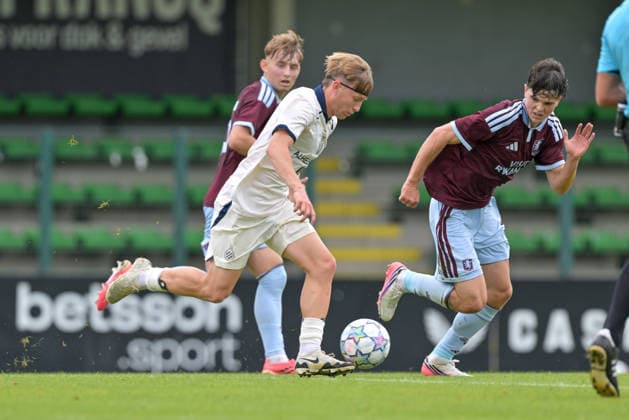260908 Youth League Club Brugge vs Aston Villa Tian Koren (7) of Club Brugge NXT pictured in action with Max Jenner (8) of Aston Villa during the Uefa Youth League matchday 1 game in the League phase in season 2026 - 2027 between Club Brugge KV and Aston Villa on September 8 , 2026 in Roeselare, Belgium. (Photo by David Catry sportpix) Roeselare Schiervelde - The Nest West Flanders Belgium  Copyright: xsportpixxDavidxCatryx