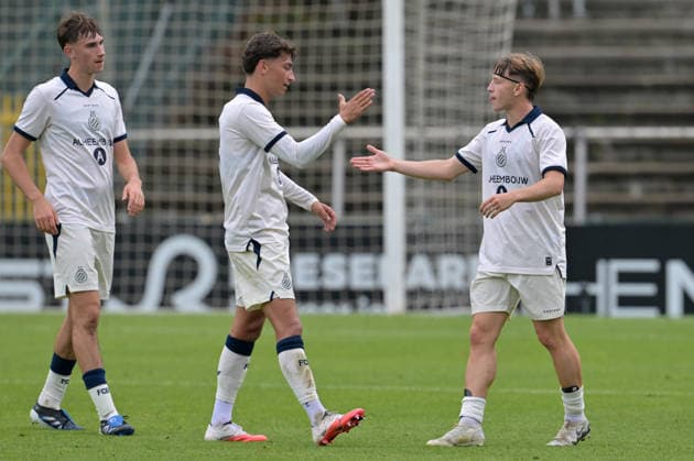 260908 Youth League Club Brugge vs Aston Villa Tian Koren (7) of Club Brugge NXT celebrates with Lucas Delorge (6) of Club Brugge NXT after scoring the 2-0 goal during the Uefa Youth League matchday 1 game in the League phase in season 2026 - 2027 between Club Brugge KV and Aston Villa on September 8 , 2026 in Roeselare, Belgium. (Photo by David Catry sportpix) Roeselare Schiervelde - The Nest West Flanders Belgium  Copyright: xsportpixxDavidxCatryx