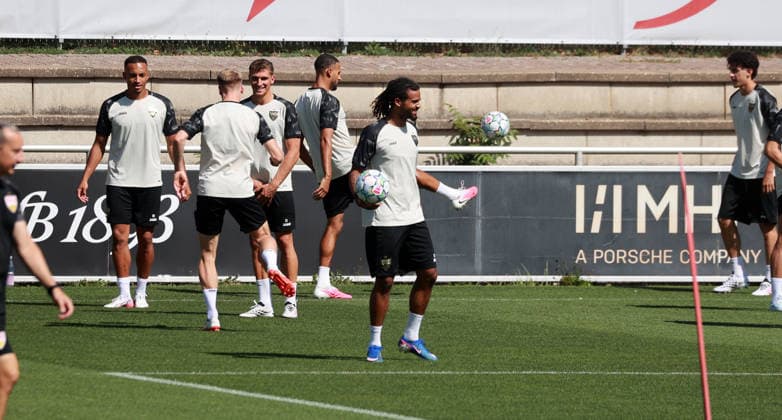 08.09.26 VfB Stuttgart Training Deutschland, Stuttgart, 08.09.2026, Fussball, Bundesliga, Saison 2026 2027, VfB Stuttgart Training: Lorenz Assignon. *** 08 09 26 VfB Stuttgart Practice Germany, Stuttgart, 08 09 2026, Soccer, Bundesliga, 2026–2027 Season, VfB Stuttgart Practice Lorenz Assignon