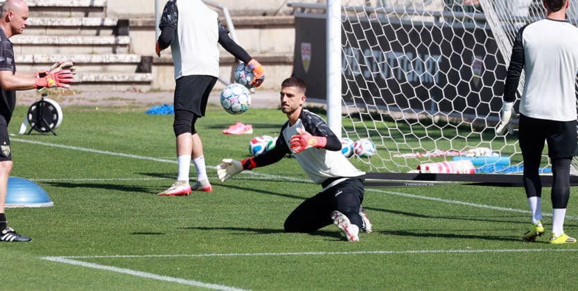 08.09.26 VfB Stuttgart Training Deutschland, Stuttgart, 08.09.2026, Fussball, Bundesliga, Saison 2026 2027, VfB Stuttgart Training: Fabian Bredlow. *** 08 09 26 VfB Stuttgart Practice Germany, Stuttgart, 08 09 2026, Soccer, Bundesliga, 2026–2027 Season, VfB Stuttgart Practice Fabian Bredlow