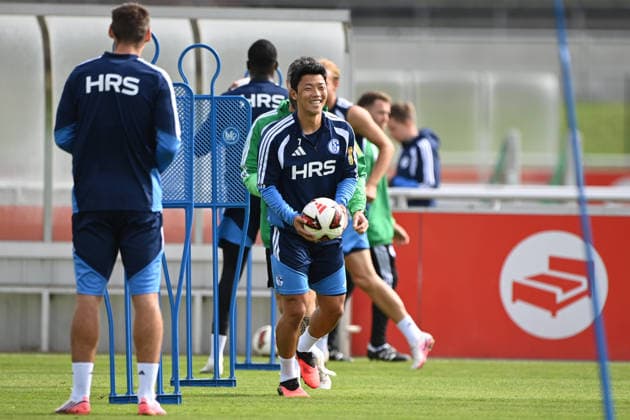 Hwang Hee-chan (GE) beim Training, Training des FC Schalke 04 (GE) am 08.09.2026 auf dem Trainingsgelaende in Gelsenkirchen Deutschland. Â *** Hwang Hee-chan GE during practice; FC Schalke 04 GE practice on September 8, 2026, at the training facility in Gelsenkirchen, Germany Â