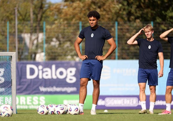 Soccer, Men s, Bavarian Regional League, 2026–2027 Season, TSV 1860 Munich, Training at Grünwalder Strasse 114, Arian Ortivero Calderon Training Facility: TSV 1860 Munich players standing with several balls at their feet