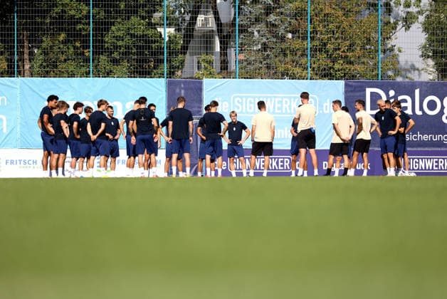 Soccer, Men s, Bavarian Regional League, 2026–2027 Season, TSV 1860 Munich, Training at Grünwalder Strasse 114, Training Facility The TSV 1860 Munich team standing together in a circle on the training field