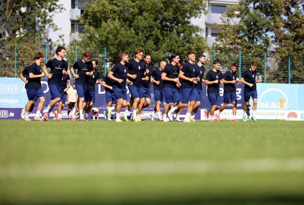 Soccer, Men s, Bavarian Regional League, 2026–2027 Season, TSV 1860 Munich, Training at Grünwalder Strasse 114, Training Facility: The TSV 1860 Munich team running and warming up together