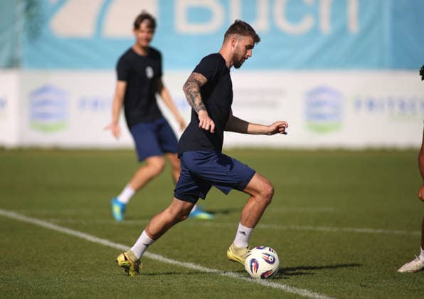 Soccer, Men s, Bavarian Regional League, 2026–2027 Season, TSV 1860 Munich, Practice at Grünwalder Strasse 114, Eric Uhlmann Training Facility, TSV 1860 Munich on the attack with the ball, running