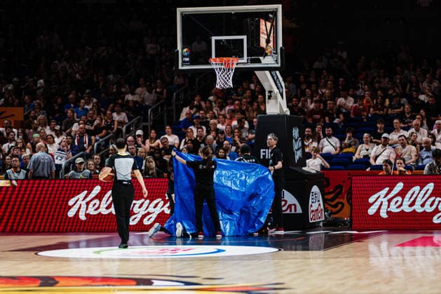 FIBA Women’s Basketball World Cup 2026: Hungary vs. Japan, September 8, 2026—Saki Hayashi of Japan, 27, is injured and is covered with a blue tarp. Basketball, FIBA Women’s Basketball World Cup 2026, Final Phase, Qualifier for the Quarterfinals: Hungary vs. Japan on September 8, 2026, at the Uber Arena, Berlin Copyright: xBEAUTIFULxSPORTS Tonhäuserx