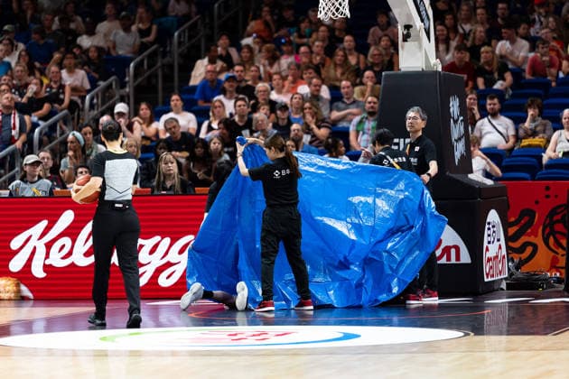 Saki Hayashi of Japan, 27, injured on the floor; injury; being tended to by medical staff; privacy screen; GER, Hungary vs. Japan, basketball, 2026 FIBA Women’s World Cup, quarterfinal qualifier, September 8, 2026, GER, Hungary vs. Japan, basketball, 2026 FIBA Women’s World Cup, quarterfinal qualification, September 8, 2026, Berlin Copyright: xEibner-Pressefoto MaxxVincenx EP_MVN