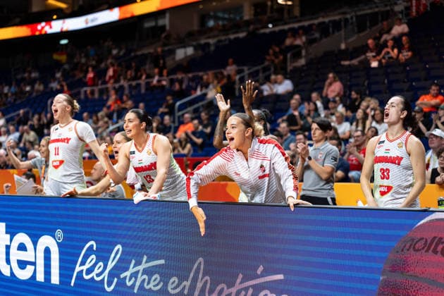 Hungary s bench cheers; Kinga Josepovits (Hungary), 11; Agnes Torok (Hungary), 13; Eszter Ratkai (Hungary), 08, Panka Dul (Hungary), 33, GER, Hungary vs. Japan, Basketball, 2026 FIBA Women’s World Cup, Quarterfinal Qualifier, September 8, 2026, GER, Hungary vs. Japan, Basketball, 2026 FIBA Women’s World Cup, Qualification for the Quarterfinals, September 8, 2026, Berlin Copyright: xEibner-Pressefoto MaxxVincenx EP_MVN