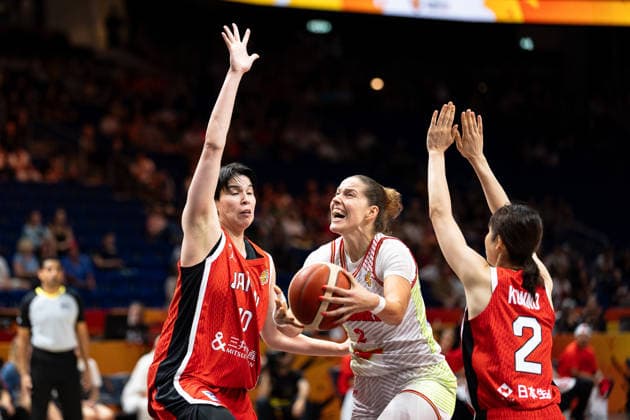 Virag Takacs Kiss (Hungary), No. 2, dribbling past Ramu Tokashiki (Japan), No. 10, and Norika Konno (Japan), No. 2; GER, Hungary vs. Japan, Basketball, 2026 FIBA Women’s World Cup, Quarterfinal Qualifier, September 8, 2026, GER, Hungary vs. Japan, Basketball, 2026 FIBA Women’s World Cup, Qualification for the Quarterfinals, September 8, 2026, Berlin Copyright: xEibner-Pressefoto MaxxVincenx EP_MVN
