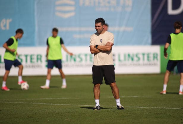 Soccer, Men s, Bavarian Regional League, 2026–2027 Season, TSV 1860 Munich, Practice at Grünwalder Strasse 114, Alper Kayabunar Training Facility, TSV 1860 Munich coach watches the practice