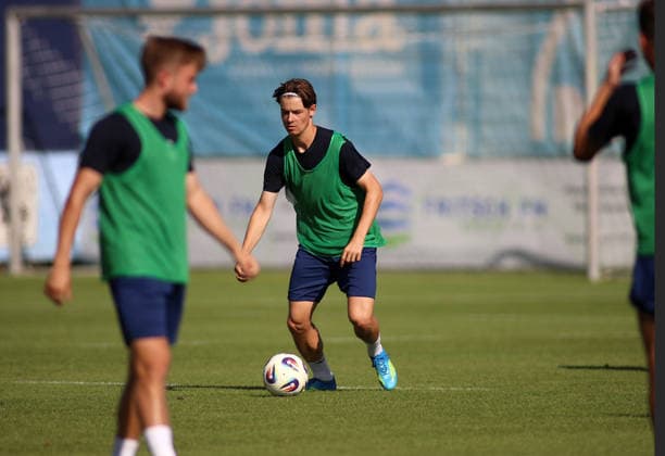 Soccer, Men s, Bavarian Regional League, 2026–2027 Season, TSV 1860 Munich, Training at Grünwalder Strasse 114, Raphael Ott Training Facility, TSV 1860 Munich with a ball