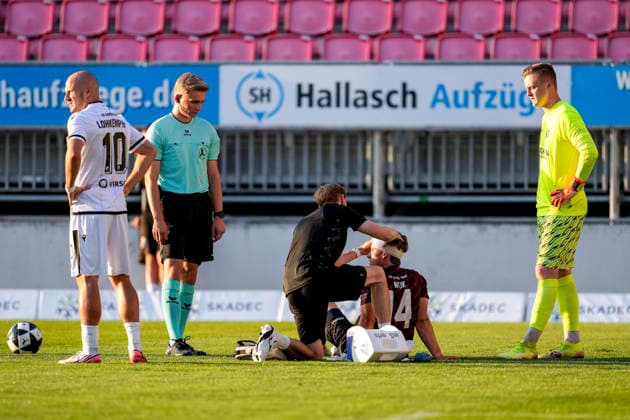 Linus Weik (SGV), 14, needs medical attention, injured, injury, time out due to injury, action, play, game scene, September 8, 2026, Sandhausen, Germany, soccer, Regionalliga Südwest, SV Sandhausen, SGV Heilbronn, Freiberg xozx