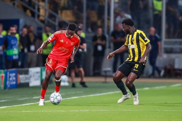 SOCCER - UEFA CL, AEK vs LASK ATHENS,GREECE,08.SEP.26 - SOCCER - UEFA Champions League, AEK Athens vs Linzer ASK. Image shows Moses Usor (LASK) and Aboubakary Koita (AEK).  GEPAxpictures xManuelxBinder