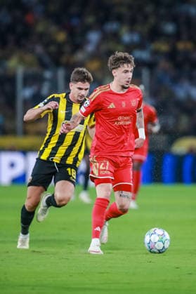 SOCCER - UEFA CL, AEK vs LASK ATHENS,GREECE,08.SEP.26 - SOCCER - UEFA Champions League, AEK Athens vs Linzer ASK. Image shows Christoph Lang (LASK) and Razvan Marin (AEK).  GEPAxpictures xManuelxBinder