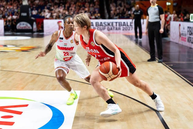 Nanako Todo, Japan, 75, dribbling; Yvonne Turner, Hungary, 22; GER, Hungary vs. Japan, basketball, 2026 FIBA Women’s World Cup, quarterfinal qualifier, September 8, 2026, GER, Hungary vs. Japan, basketball, 2026 FIBA Women’s World Cup, quarterfinal qualification, September 8, 2026, Berlin Copyright: xEibner-Pressefoto MaxxVincenx EP_MVN