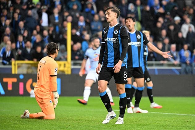260908 Club Brugge vs Aston Villa Yann Sommer (1) of Club Brugge and Freddie Potts (8) of Club Brugge look dejected after Aston Villa scored the 2-1 goal during the Uefa Champions League matchday 1 game in the League phase in season 2026 - 2027 between Club Brugge KV and Aston Villa on September 8 , 2026 in Brugge, Belgium. (Photo by Maarten Straetemans Isosport) Brugge Belgium  Copyright: xMaartenxStraetemansx MS1_4717