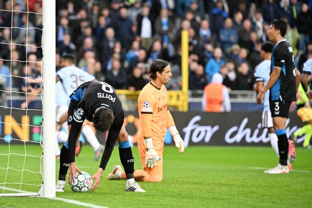 260908 Club Brugge vs Aston Villa Yann Sommer (1) of Club Brugge and Freddie Potts (8) of Club Brugge look dejected after Aston Villa scored the 2-1 goal during the Uefa Champions League matchday 1 game in the League phase in season 2026 - 2027 between Club Brugge KV and Aston Villa on September 8 , 2026 in Brugge, Belgium. (Photo by Maarten Straetemans Isosport) Brugge Belgium  Copyright: xMaartenxStraetemansx MS1_4748