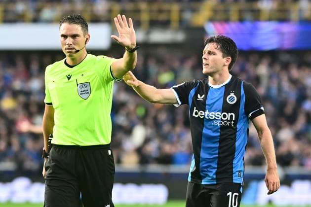 Club Brugge v Aston Villa - UEFA Champions League BRUGGE, BELGIUM - SEPTEMBER 08 : referee Scharer Sandro (SUI) and Vetlesen Hugo midfielder of Club Brugge during the UEFA Champions League 2026 27 League Phase MD1 match between Club Brugge and Aston Villa on September 8, 2026 in Brugge, Belgium, 08 09 2026 Brugge Belgium  Copyright: xPeterxDexVoechtx