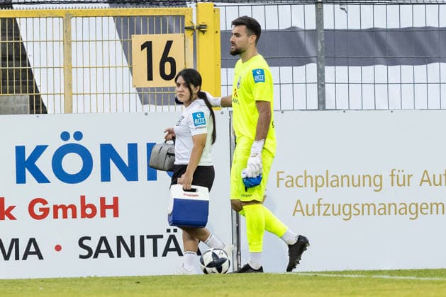 VfR Aalen vs. SSV Ulm 1846 Soccer, Regionalliga Southwest, Matchday 6, Bediani Arena, Aalen, September 8, 2026. Radomir Novakovic of SSV Ulm 1846 is forced to leave the field due to injury. Soccer, 01 VfR Aalen vs. SSV Ulm 1846 Soccer, Regionalliga Southwest, Matchday 6, Bediani Arena, Aalen, September 8, 2026. Photo by Lucca Fundel, Aalen, Bediani Arena, Baden-Württemberg, Germany