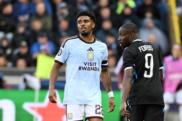 260908 Club Brugge vs Aston Villa Ian Maatsen (22) of Aston Villa is pictured with Carlos Forbs (9) of Club Brugge during the Uefa Champions League matchday 1 game in the League phase in season 2026 - 2027 between Club Brugge KV and Aston Villa on September 8 , 2026 in Brugge, Belgium. (Photo by Maarten Straetemans Isosport) Brugge Belgium  Copyright: xMaartenxStraetemansx MS1_5042