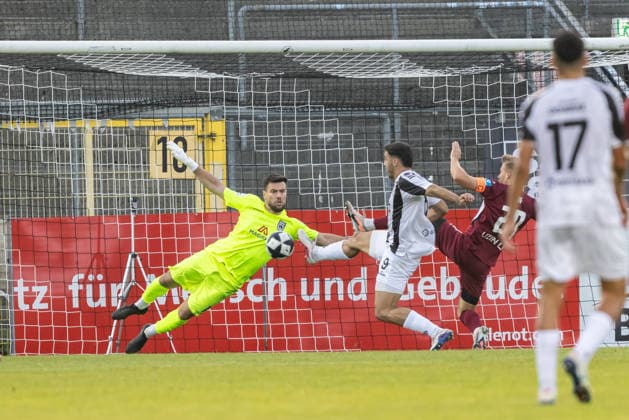 VfR Aalen vs. SSV Ulm 1846 Soccer, Regionalliga Southwest, Matchday 6, Bediani Arena, Aalen, September 8, 2026; Radomir Novakovic, SSV Ulm 1846 Soccer, 01 had to leave the field injured after this play—from left: Radomir Novakovic, SSV Ulm 1846, soccer, 01, Michael Kleinschrodt, VfR Aalen, 9, Alexander Kopf, SSV Ulm 1846 Soccer, 20 VfR Aalen vs. SSV Ulm 1846 Soccer, Regionalliga Southwest, Matchday 6, Bediani Arena, Aalen, September 8, 2008 Photo by Lucca Fundel, Aalen, Bediani Arena, Baden-Württemberg, Germany