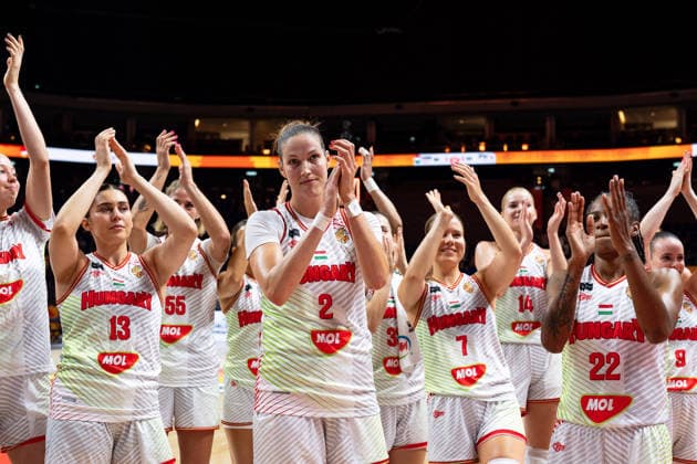 Hungarian team celebrates victory at the end of the game in front of the fans: Agnes Torok (Hungary, 13), Judit Barnai (Hungary, 55), Virag Takacs Kiss (Hungary, 02), Veronika Kanyasi (Hungary, 07, Dorka Juhasz (Hungary), 14, Yvonne Turner (Hungary), 22, Agnes Studer (Hungary), 09, GER, Hungary vs. Japan, basketball, 2026 FIBA Women’s World Cup, quarterfinal qualification, September 8, 2026, GER, Hungary vs. Japan, Basketball, 2026 FIBA Women’s World Cup, Qualification for the Quarterfinals, September 8, 2026, Berlin Copyright: xEibner-Pressefoto MaxxVincenx EP_MVN