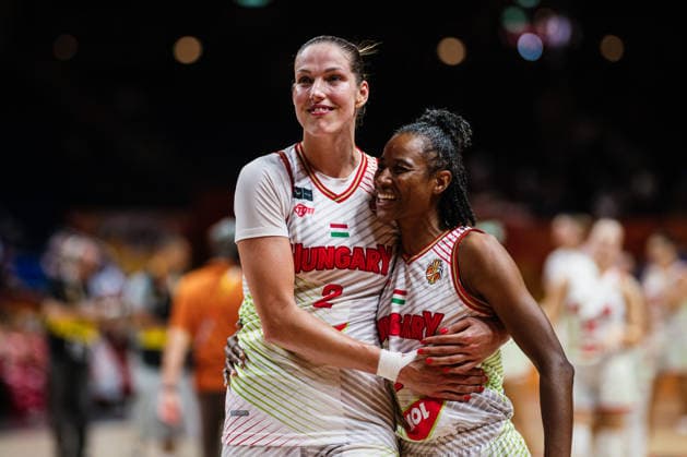 FIBA Women’s Basketball World Cup 2026: Hungary vs. Japan, September 8, 2026; Yvonne Turner (Hungary, No. 22) holding Virag Takacs Kiss (Hungary, No. 2); basketball; FIBA Women’s Basketball World Cup 2026; Final Round, Quarterfinal Qualifier: Hungary vs. Japan on September 8, 2026, at the Uber Arena, Berlin Copyright: xBEAUTIFULxSPORTS Tonhäuserx