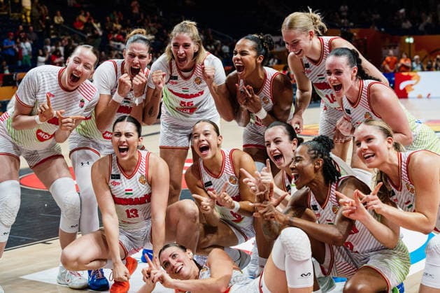 FIBA Women’s Basketball World Cup 2026: Hungary vs. Japan, September 8, 2026. Hungary poses for a victory photo; everyone is cheering. CHEERS! Basketball, FIBA Women’s Basketball World Cup 2026, Final Round, Qualifier for the Quarterfinals: Hungary vs. Japan on September 8, 2026, at the Uber Arena, Berlin Copyright: xBEAUTIFULxSPORTS Tonhäuserx