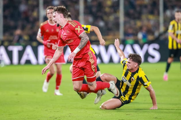 SOCCER - UEFA CL, AEK vs LASK ATHENS,GREECE,08.SEP.26 - SOCCER - UEFA Champions League, AEK Athens vs Linzer ASK. Image shows Christoph Lang (LASK) and Razvan Marin (AEK).  GEPAxpictures xManuelxBinder