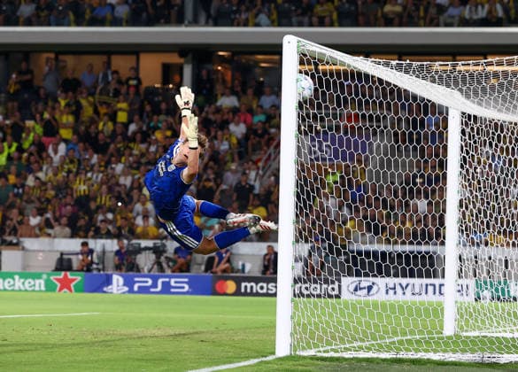 AEK Athens v LASK UEFA Champions League Lukas Jungwirth of LASK concedes a goal from a free kick during the UEFA Champions League match at AEK Arena, Athens 08 09 2026 UK Newspapers OUT Copyright: xYannisxHalasx FIL-23912-0056