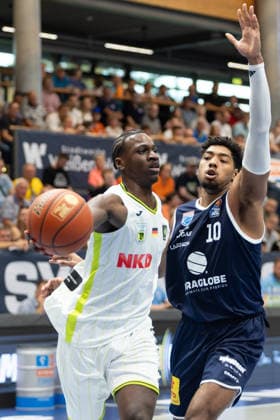 Joshua Bonga Bayreuth, 0, Kostja Mushidi MBC, 10, Syntainics MBC vs. Medikamente per Klick Bayreuth, Exhibition Game, Preseason, Basketball, Bundesliga, 2. Bundesliga, Men, 2026–27 Season, August 9, 2026, Weißenfels City Hall, Saxony-Anhalt, Germany