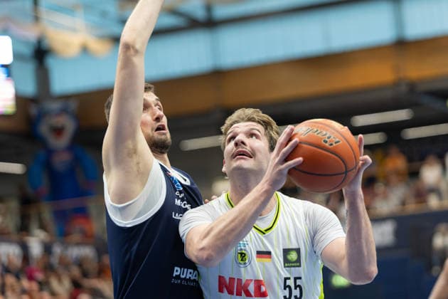 Kresimir Nikic MBC 9, Simon Hildebrandt Bayreuth, 55, Syntainics MBC vs. Medikamente per Klick Bayreuth, Exhibition Game, Preseason, Basketball, Bundesliga, 2. Bundesliga, Men, 2026–27 Season, September 8, 2026, Weißenfels City Hall, Saxony-Anhalt, Germany