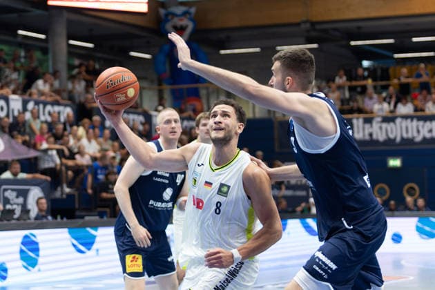 Collin Welp (MBC), 40, Kevin Wohlrath (Bayreuth), 8, Kresimir Nikic (MBC), 9, Syntainics (MBC) vs. Medikamente per Klick (Bayreuth), Exhibition Game, Preseason, Basketball, Bundesliga, 2. Bundesliga, Men, 2026–27 Season, September 8, 2026, Weißenfels City Hall, Saxony-Anhalt, Germany