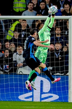 BRUGGE Club Brugge midfielder Hugo Vetlesen and Aston Villa FC goalkeeper Zion Suzuki during the UEFA Champions League match between Club Brugge and Aston Villa at Jan Breydel Stadium on September 8, 2026, in Bruges, Belgium. Photo by DeFodi Images