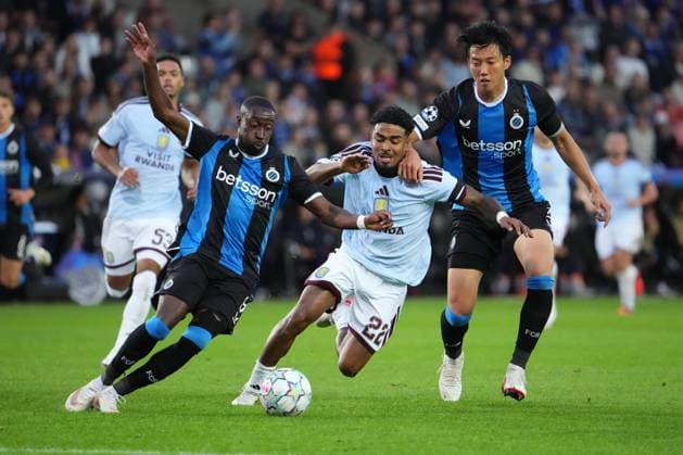 Ian Maatsen of Aston Villa is out muscled by Han-beom Lee of Club Brugge and Carlos Forbs of Club Brugge Club Brugge v Aston Villa, UEFA Champions League, League Stage, Football, Jan Breydel Stadium, Brugge, Belgium - 08 Sep 2026Brugge Jan Breydel Stadium Belgium  Copyright: xDavexWInter Shutterstockx 17139355bc