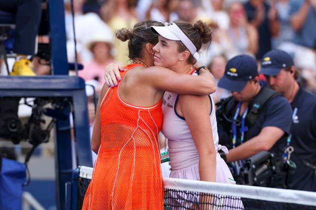 US Open tennis tournament - Day 10 Aryna Sabalenka of Belarus embraces Linda Noskova of Czechia (R) after winning their Women Singles Quarterfinals match of the US Open Tennis Championships in Flushing Meadows, New York, USA, 08 September 2026. FLUSHING MEADOWS NEW YORK United States  Copyright: xSARAHxYENESELx